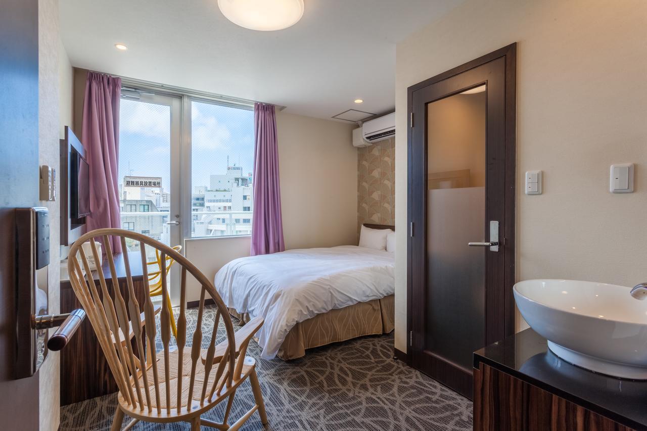Okinawa Kariyushi Lch. Premium Hotel Наха Екстериор снимка