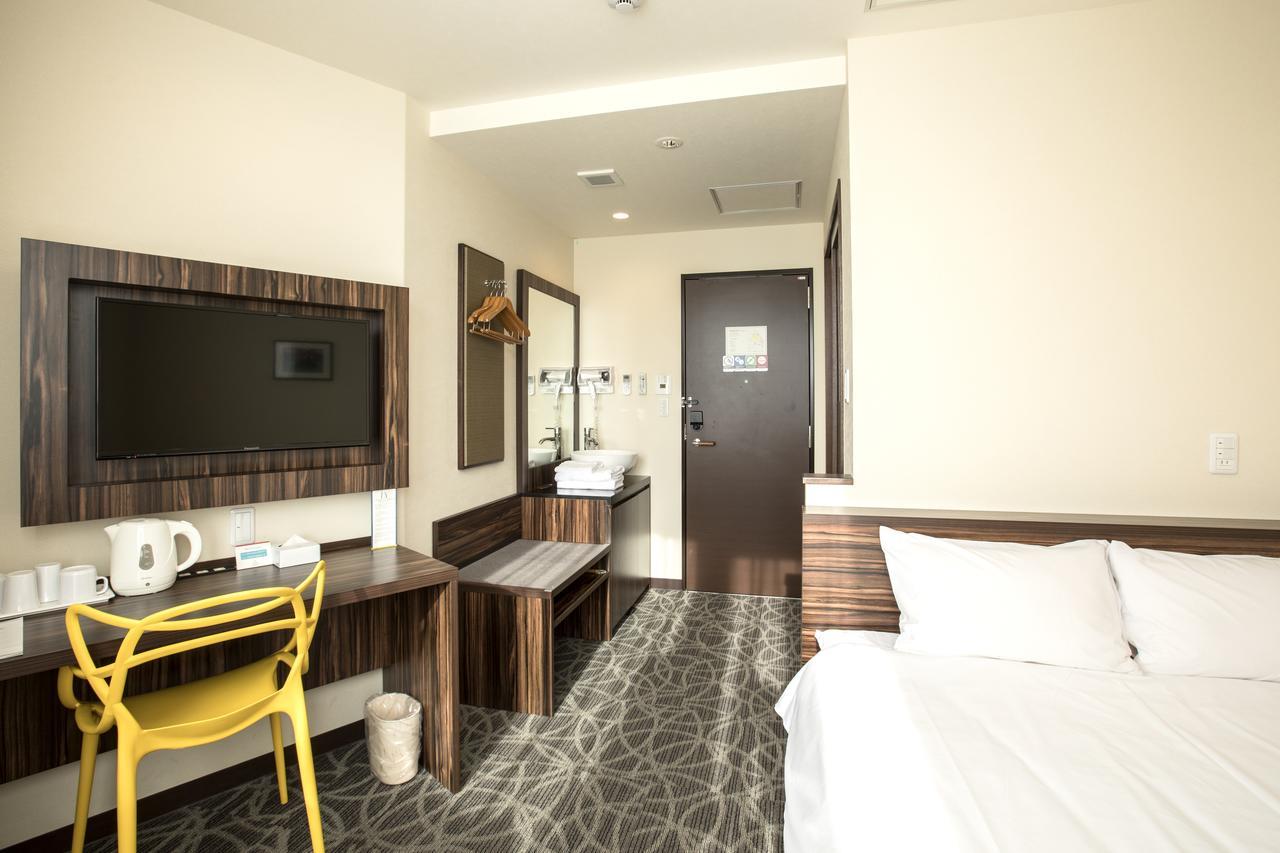 Okinawa Kariyushi Lch. Premium Hotel Наха Стая снимка