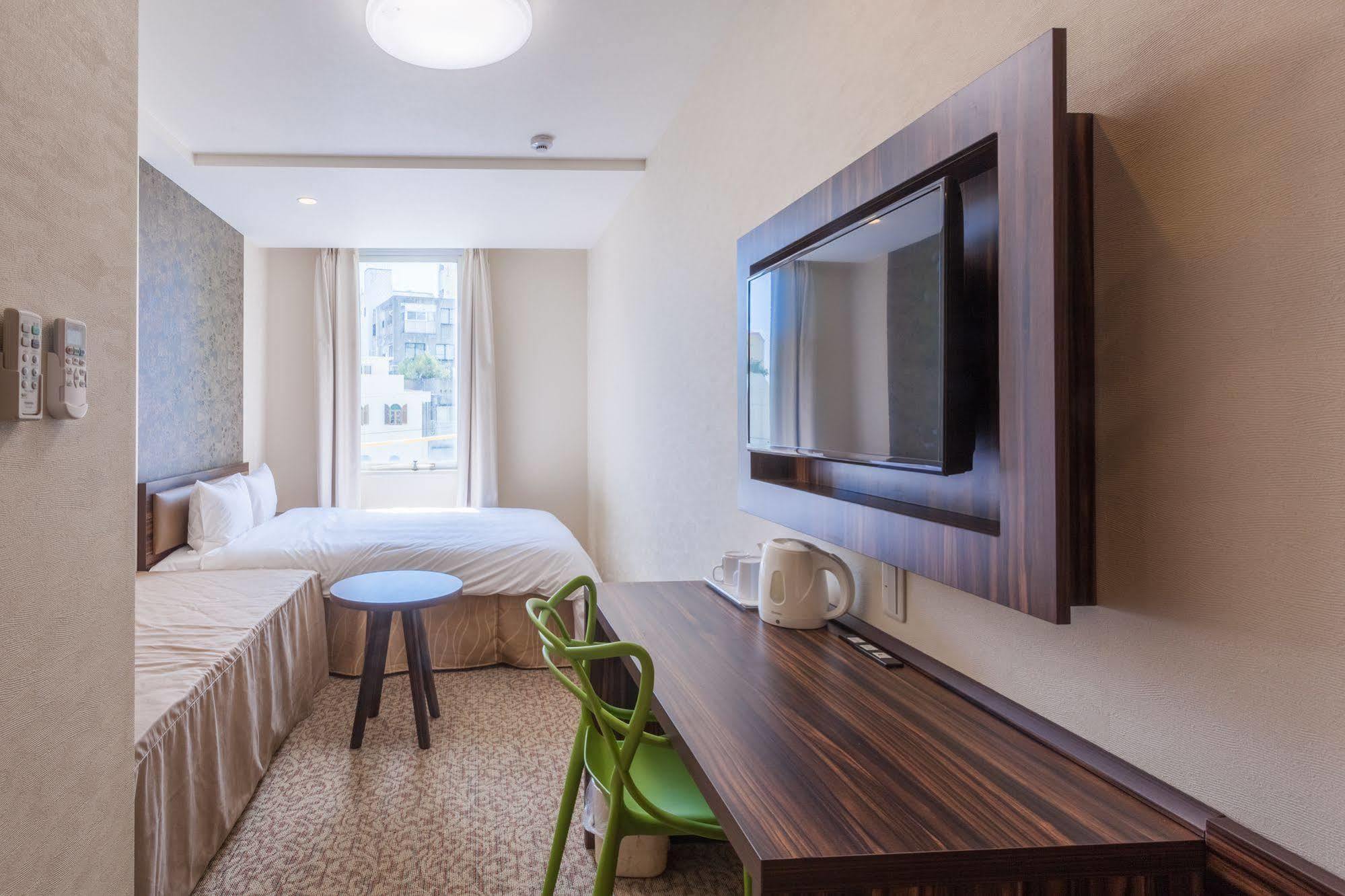 Okinawa Kariyushi Lch. Premium Hotel Наха Екстериор снимка