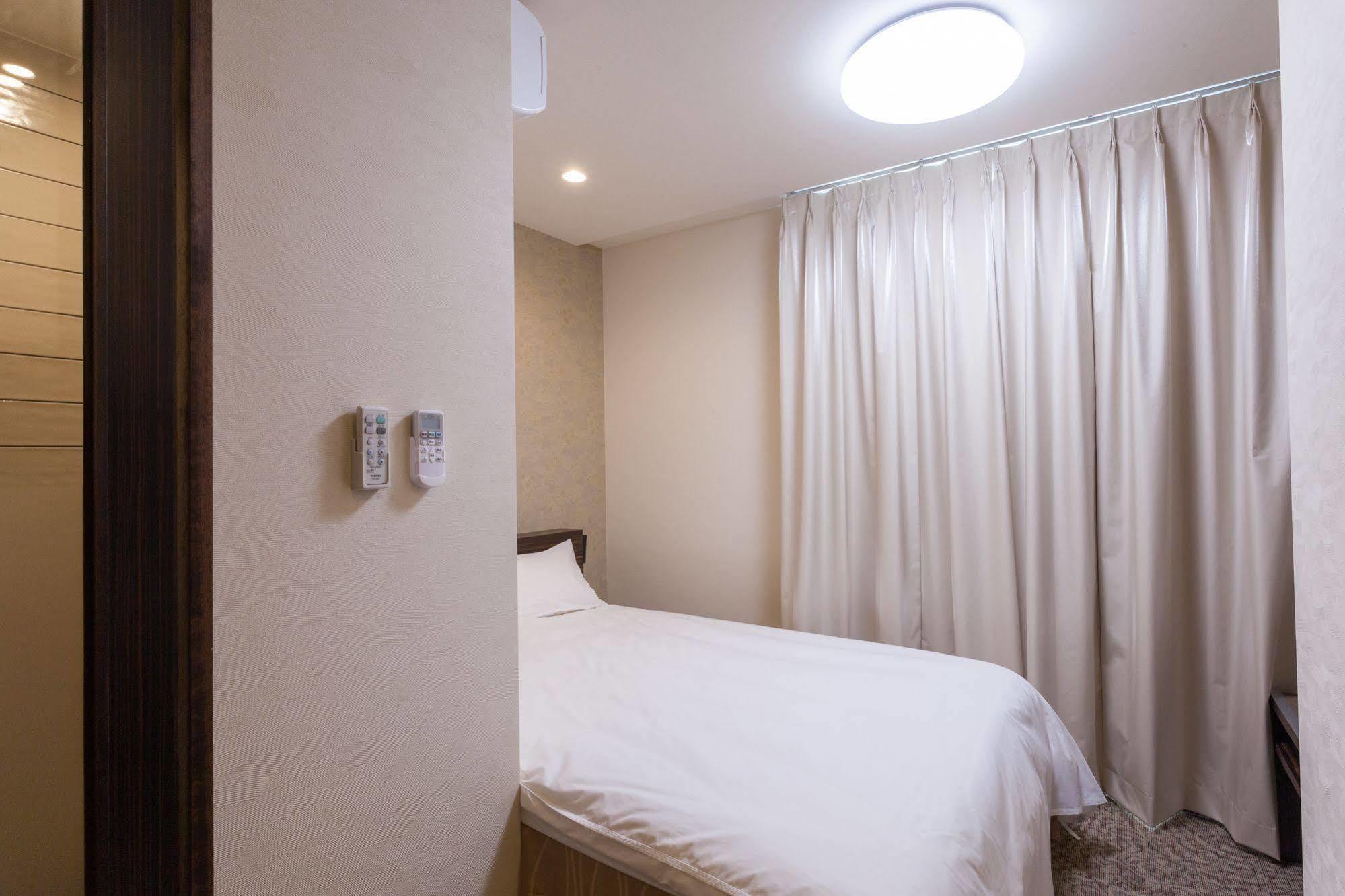 Okinawa Kariyushi Lch. Premium Hotel Наха Екстериор снимка