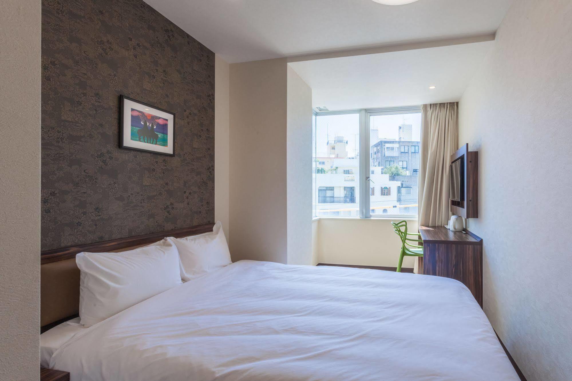 Okinawa Kariyushi Lch. Premium Hotel Наха Екстериор снимка