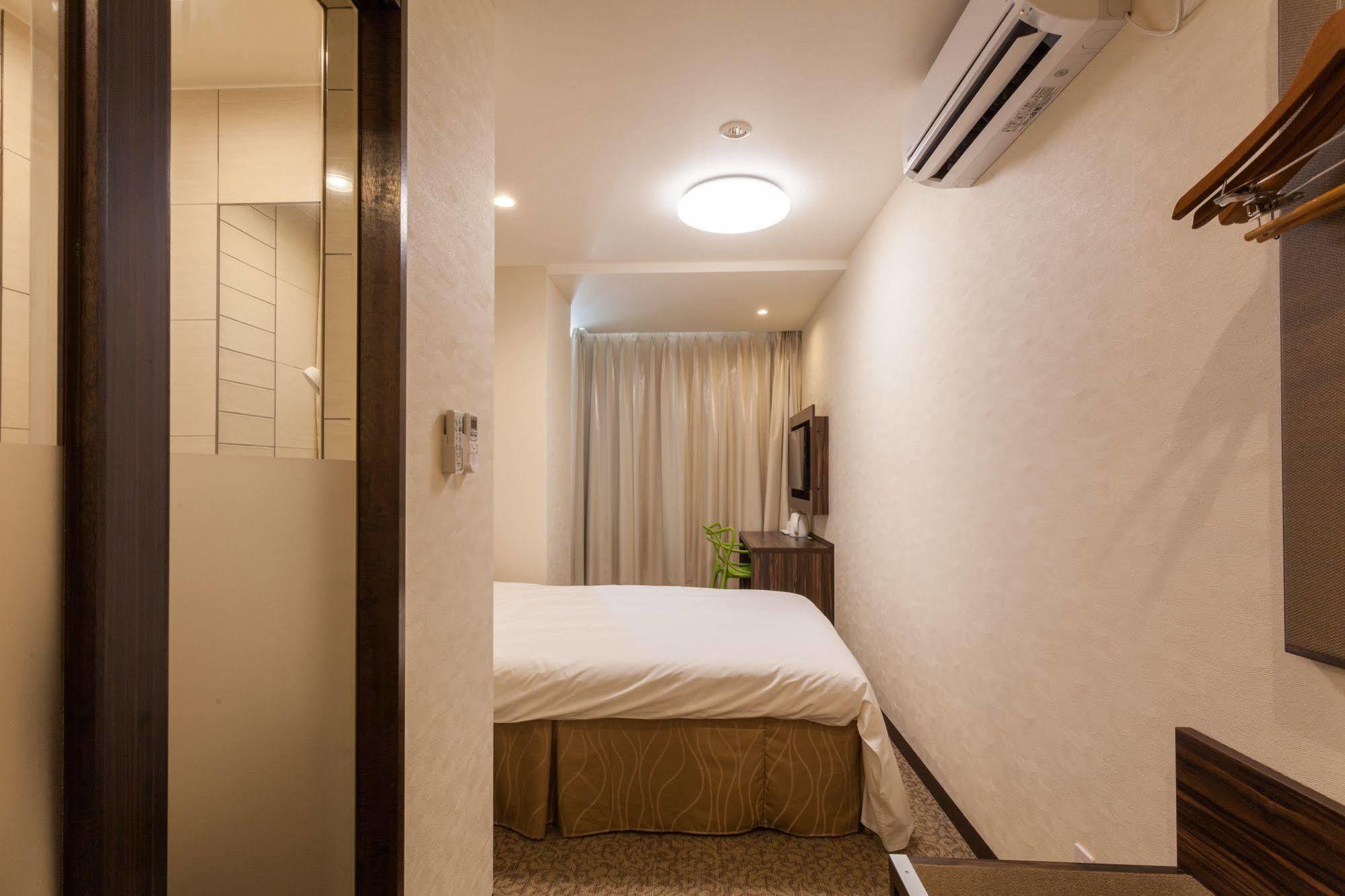Okinawa Kariyushi Lch. Premium Hotel Наха Екстериор снимка